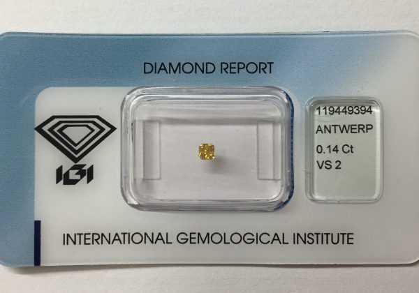 Természetes gyémánt IGI VS2 Fancy Yellowish Orange 0.14 ct