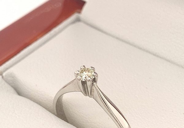 Fehér arany eljegyzési gyémánt gyűrű 0.12